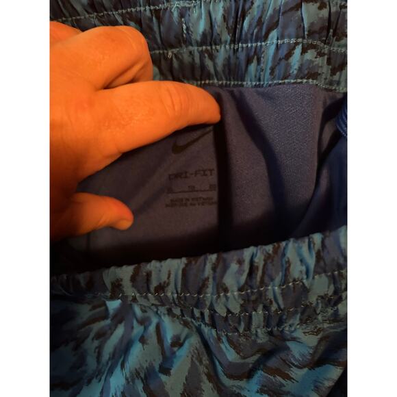 Brand new women’s Nike running shorts with built in underwear size XL - Picture 3 of 3